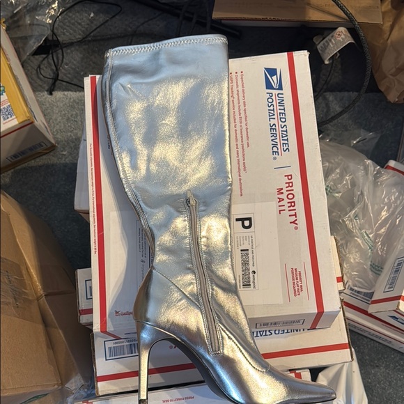 Unique Strides Silver Knee-High Stiletto Boots  size 7 - Picture 5 of 6